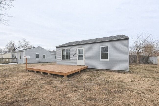 Building Photo - Cozy 2 Bedroom 1 Bathroom Home