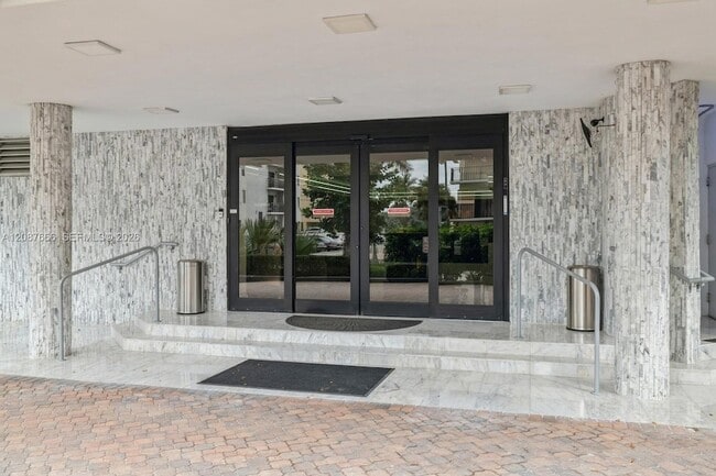 Building Photo - 6423 Collins Ave
