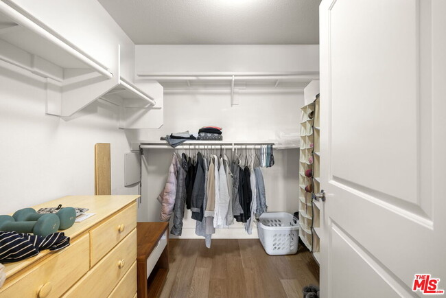 Building Photo - 13337 Beach Ave