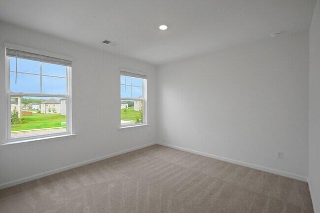 Building Photo - Stunning 4BR House in Hampton