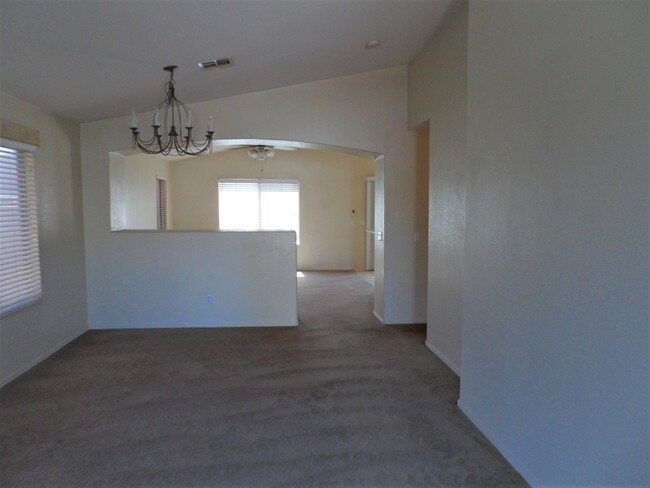 Building Photo - Nice 3 Bed 2 Bath Home with Pool and Inclu...