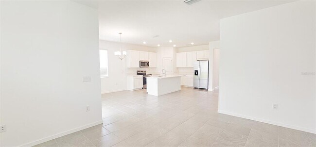 Building Photo - 413 Silver Palm Dr