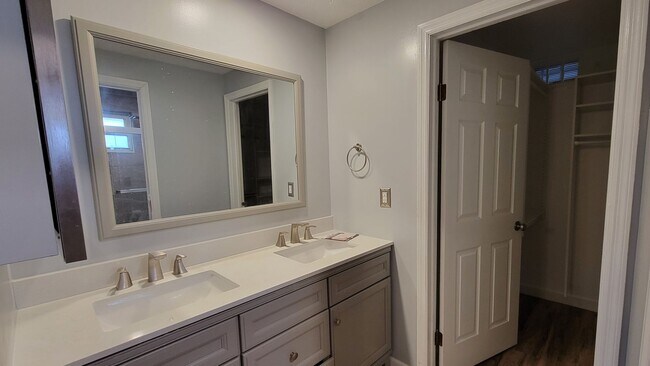 Building Photo - 7611 Blossomview Ct. - 3 bedroom 2 bath ra...