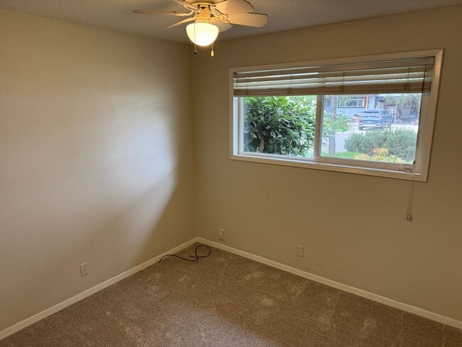 Building Photo - Discover this well-maintained 3-bedroom, 2-bath home in Eugene, OR.