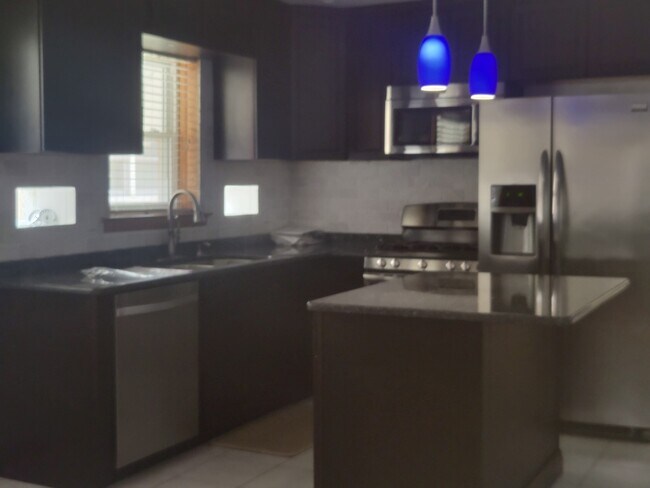 Building Photo - 10425 S St Louis Ave