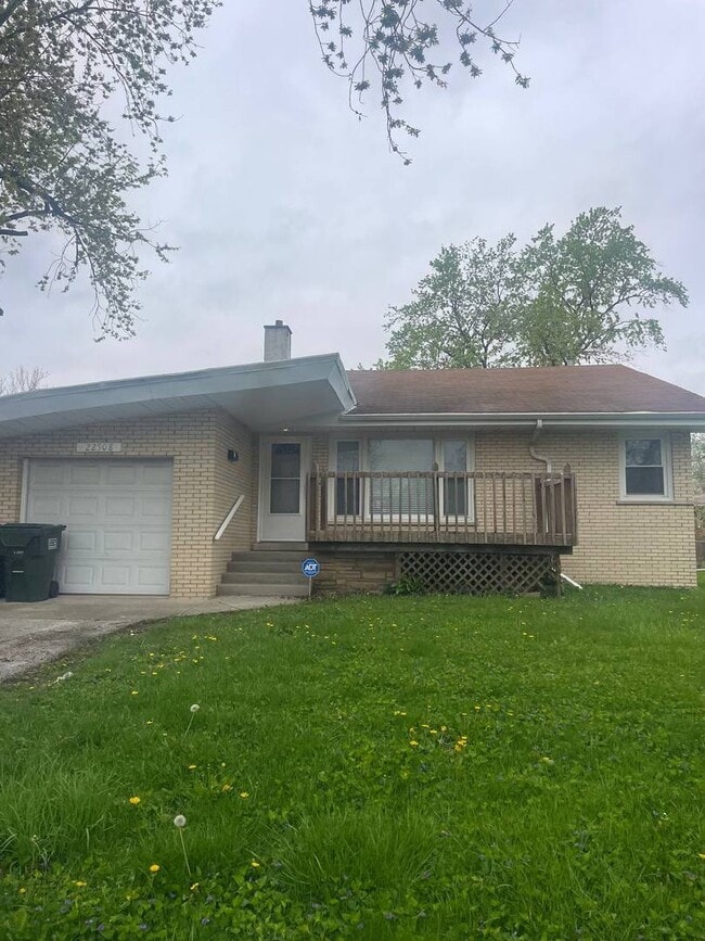 Primary Photo - 22508 Lawndale Ave