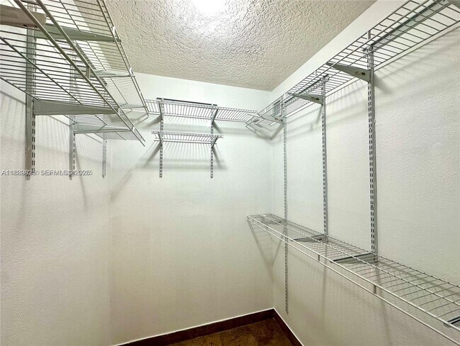 Building Photo - 231 SW 116th Ave