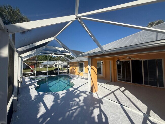 Building Photo - 1829 SW Hickock Terrace