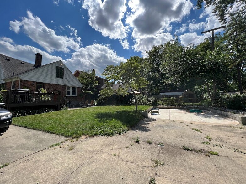 backyard - 1334 Northway St