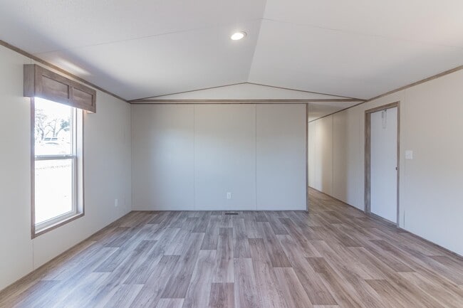 Building Photo - 105 E Briar Dr