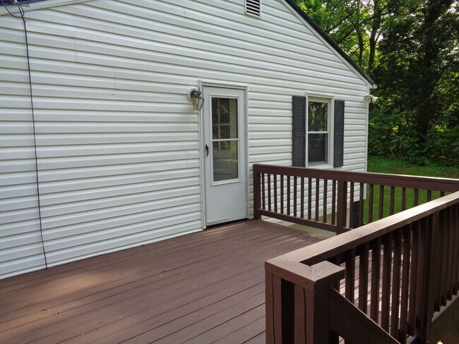 Building Photo - 2-bedroom House off Country Club