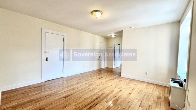 Building Photo - 585 W 204th St