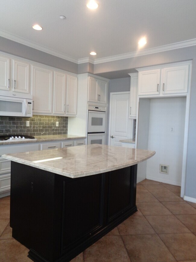 Building Photo - Custom executive home in gated community 1...