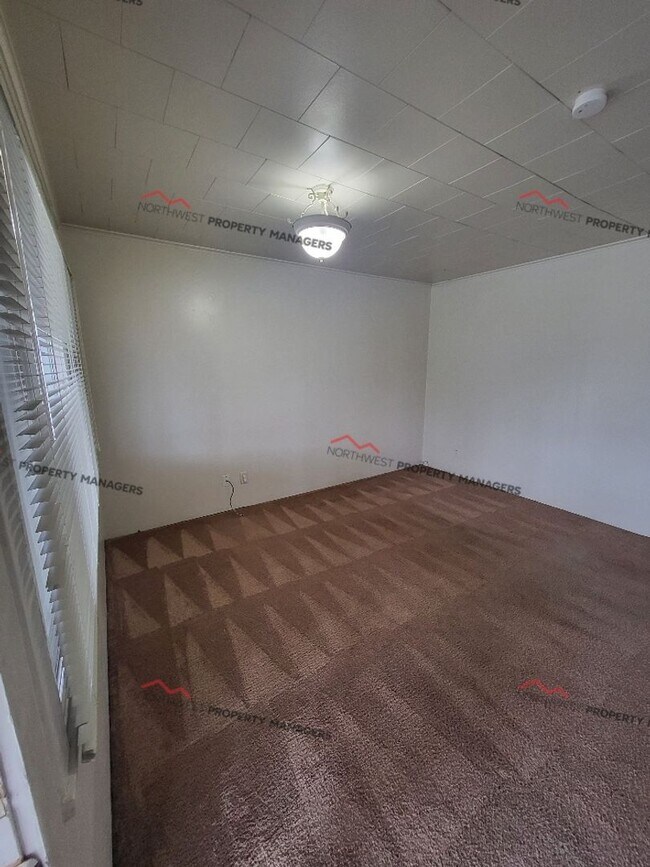 Building Photo - r139d