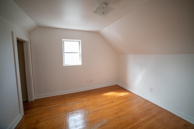 Building Photo - 127 Woodlawn Ave