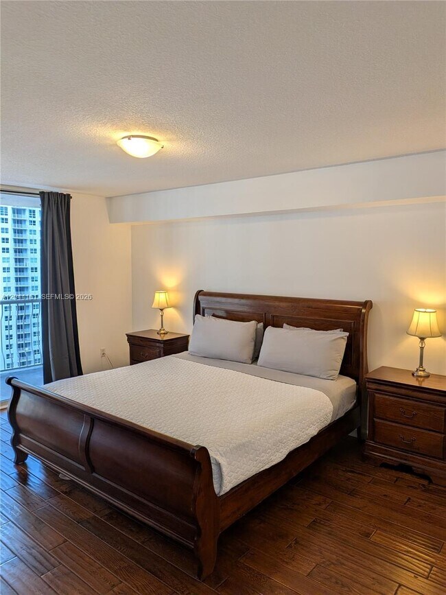 Building Photo - 1200 Brickell Bay Dr