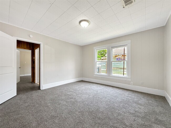 Building Photo - 304 Stimson St