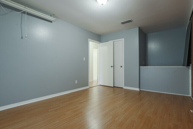 Building Photo - 10014 Stratmore Cir