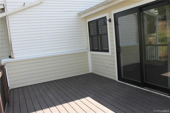 Building Photo - 190 Main St