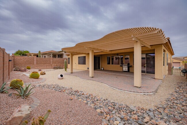 Building Photo - 1141 W Tenniel Dr