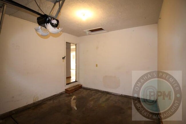 Building Photo - Comfortable 2 Bedroom/ 2 Bathroom/ 2 Car D...