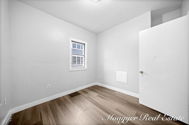 Building Photo - 921 4th St NW