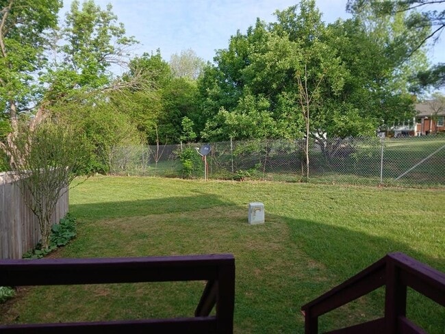 Building Photo - 832 Vine St