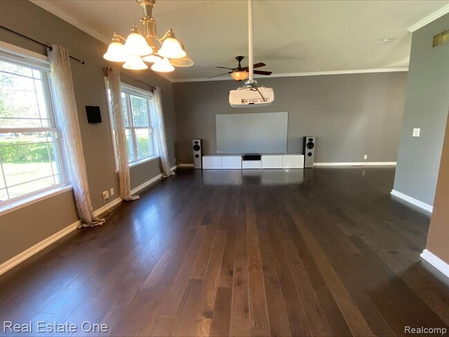 Building Photo - 2043 Vermont Ave