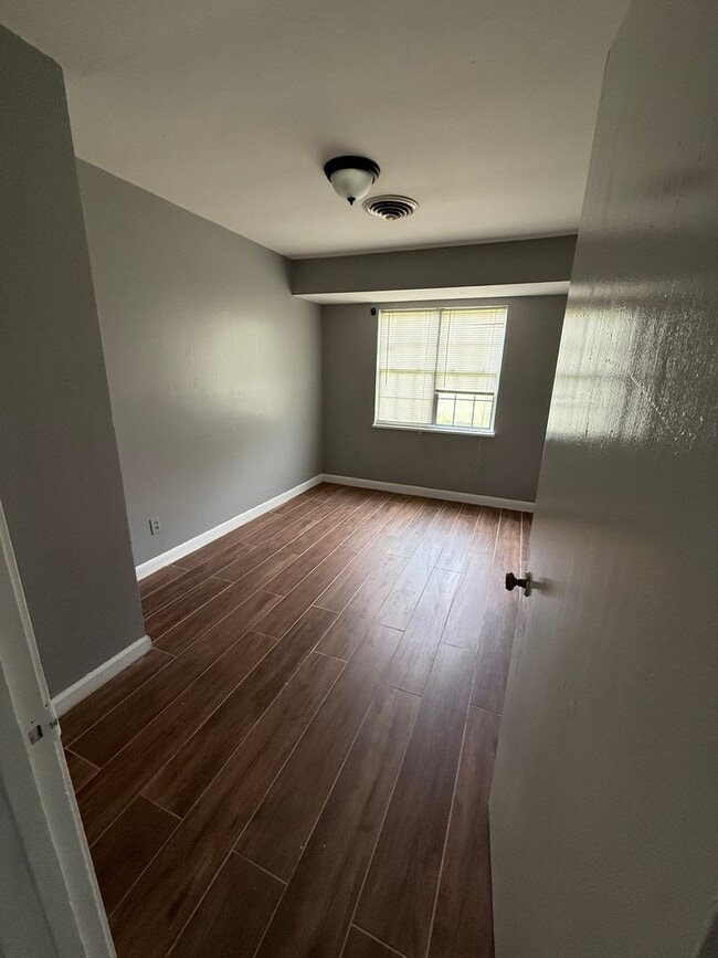 Building Photo - Rental Property In Sunset