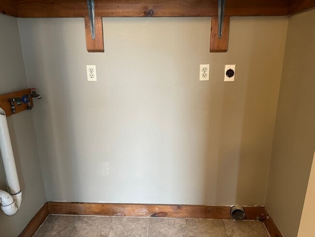 Building Photo - 3 Bedroom Townhouse Leola