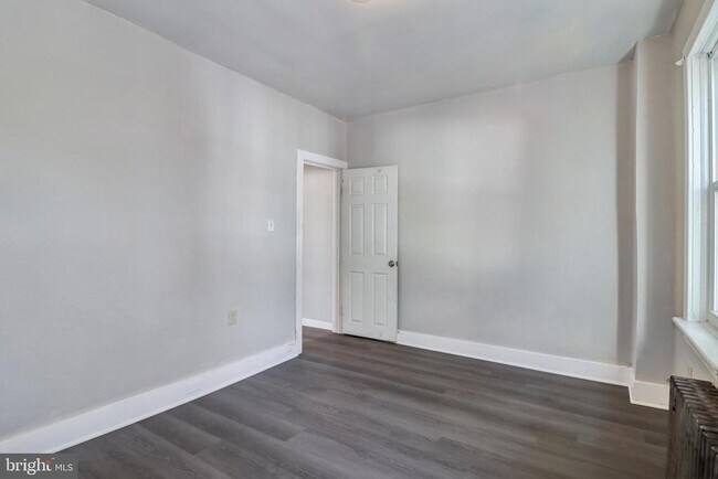 Building Photo - 24 Trent Ave