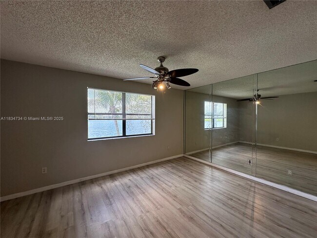 Building Photo - 1024 S Independence Dr