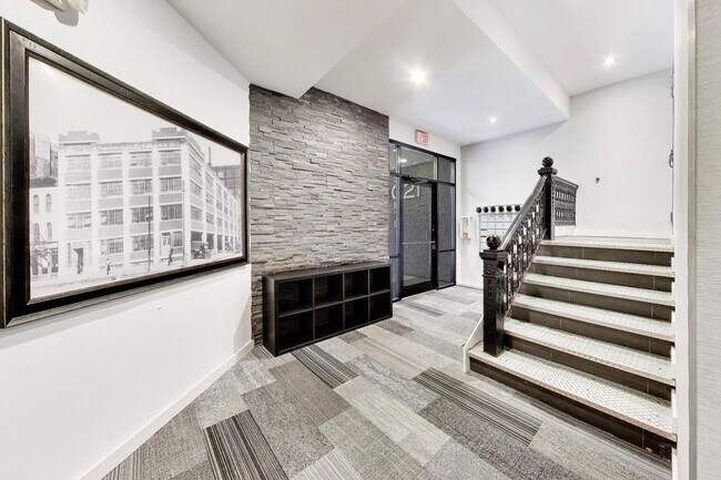 Building Photo - 1021 S State St