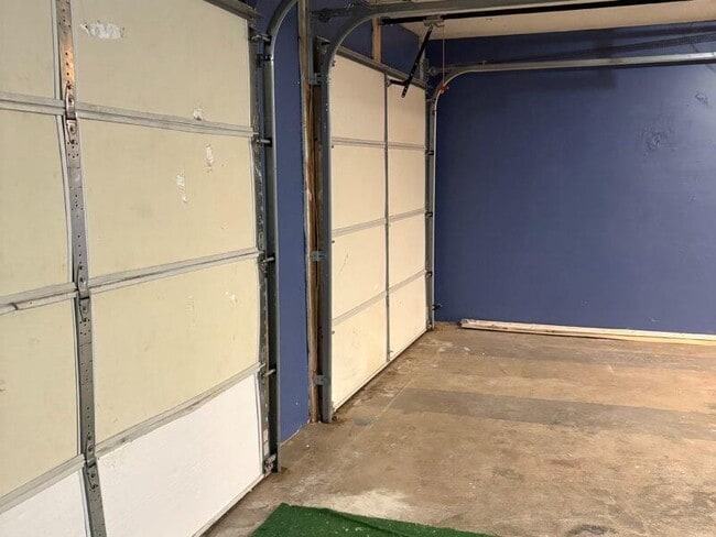 Building Photo - 1562 Linksview Close