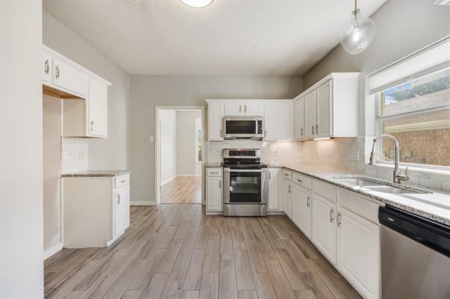 Building Photo - 1409 High Crest Dr