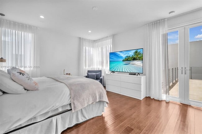 Building Photo - 7457 NW 101 Ave