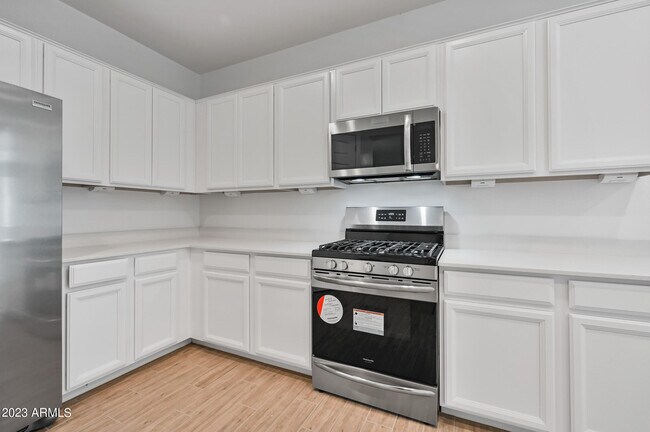 Building Photo - 12617 W Kaler Dr