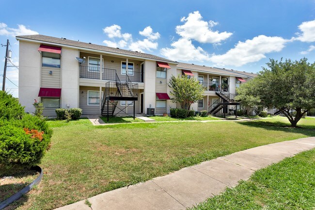 Lynridge Apartments Austin, TX Apartment Finder