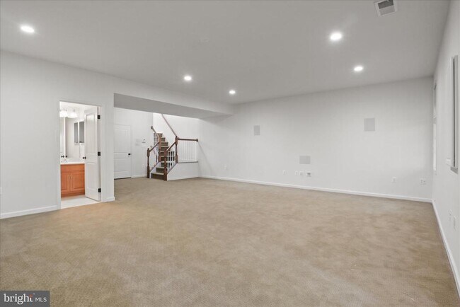 Building Photo - 42824 Edgegrove Heights Terrace