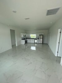 Building Photo - SPACIOUS 3Bd / 2Ba /1 C SINGLE FAMILY HOUSE AVAILABLE