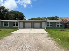 Building Photo - 2110 14th Ave N