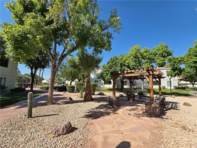 Building Photo - 8452 Boseck Dr