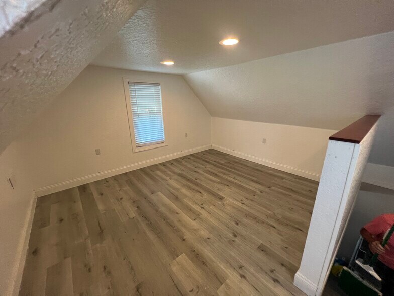 Building Photo - 716 Maryland Ave