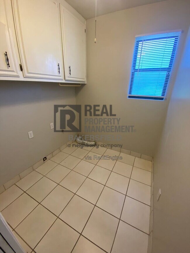 Building Photo - 7708 Okanagan Ct