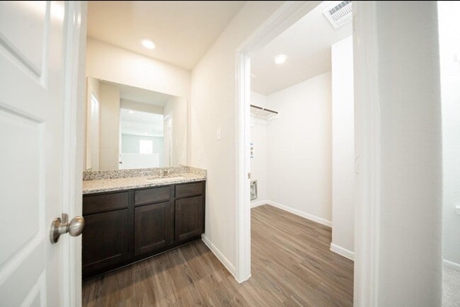 Building Photo - 15634 Buffalo Mdw Ct