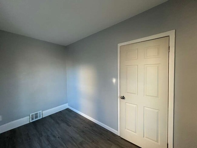 Building Photo - Spacious Corner-Lot Opportunity in Lorain!