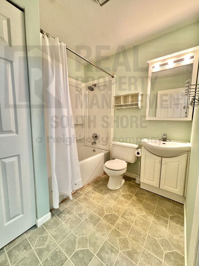 Building Photo - 1513 Monticello Park Dr