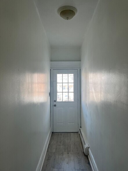 Building Photo - 426 Kennedy Blvd