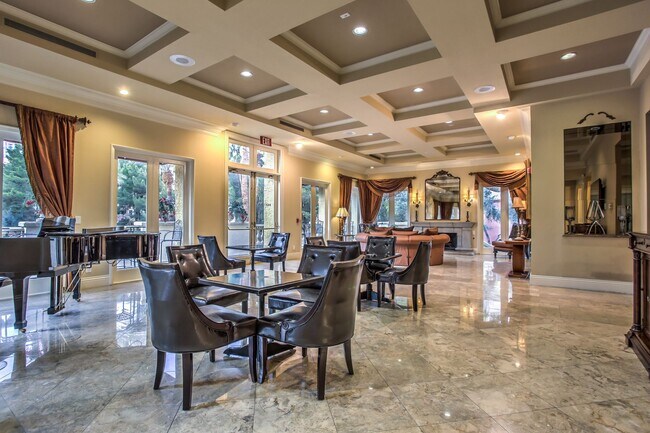 Building Photo - Beautiful, partially furnished 1 bedroom w...