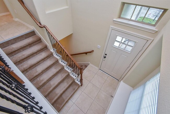 Building Photo - 23322 Del Rosso St